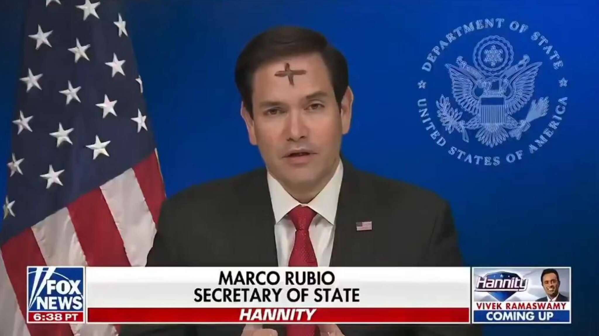 Usa, Marco Rubio in tv con una croce sulla fronte per il Mercoledì delle Ceneri. E il web si scatena