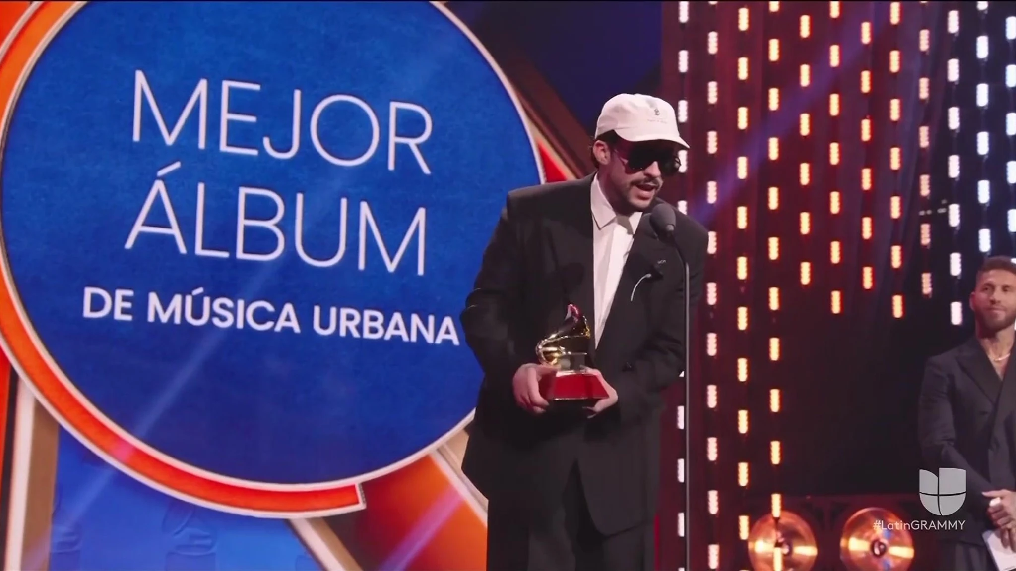 Bad Bunny trionfa ai Latin Awards, per lui cinque premi