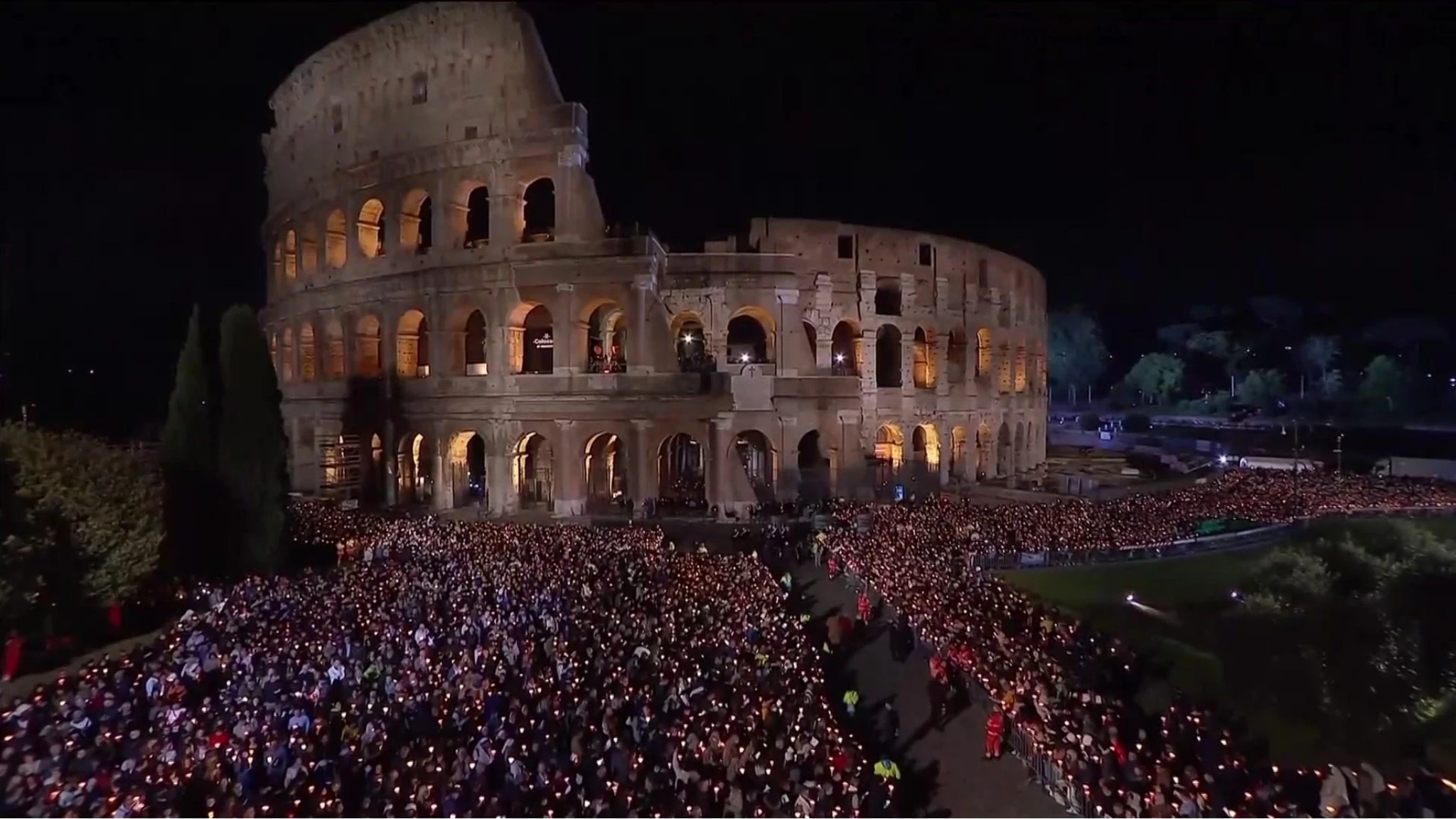 Via Crucis al Colosseo, il Papa nelle meditazioni: 