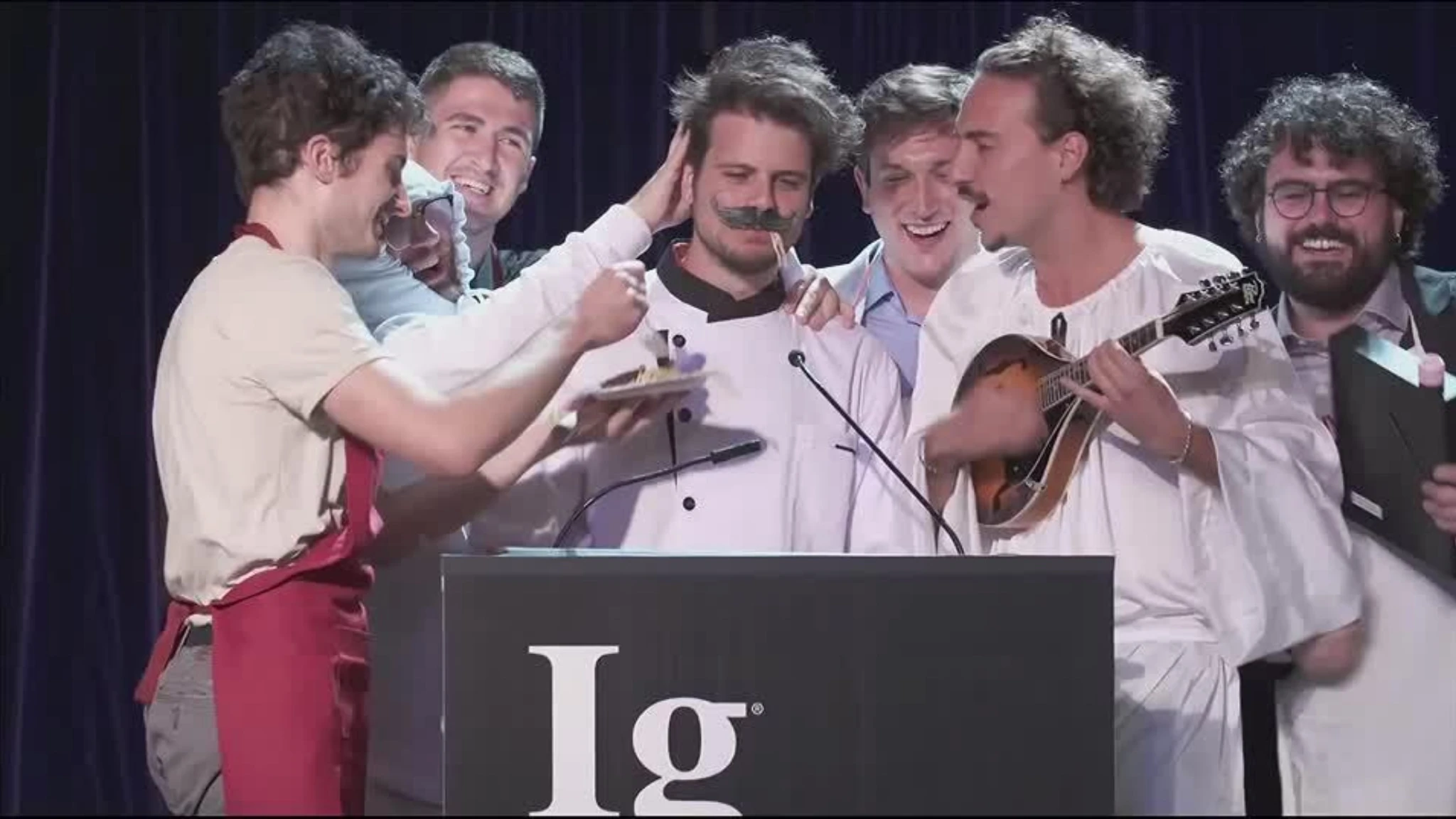 La scienza che ti fa ridere e poi pensare alla 35esima edizione dei premi Ig Nobel