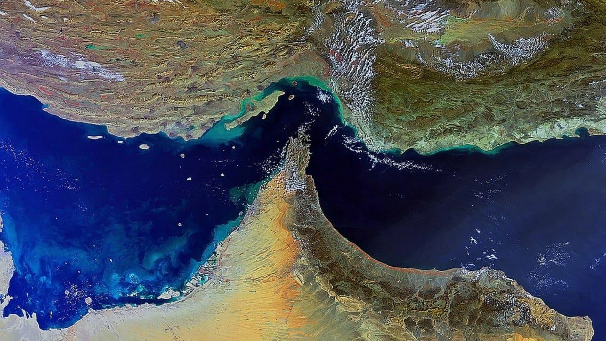 Prezzo petrolio: il greggio sale con i timori sulla chiusura di Hormuz