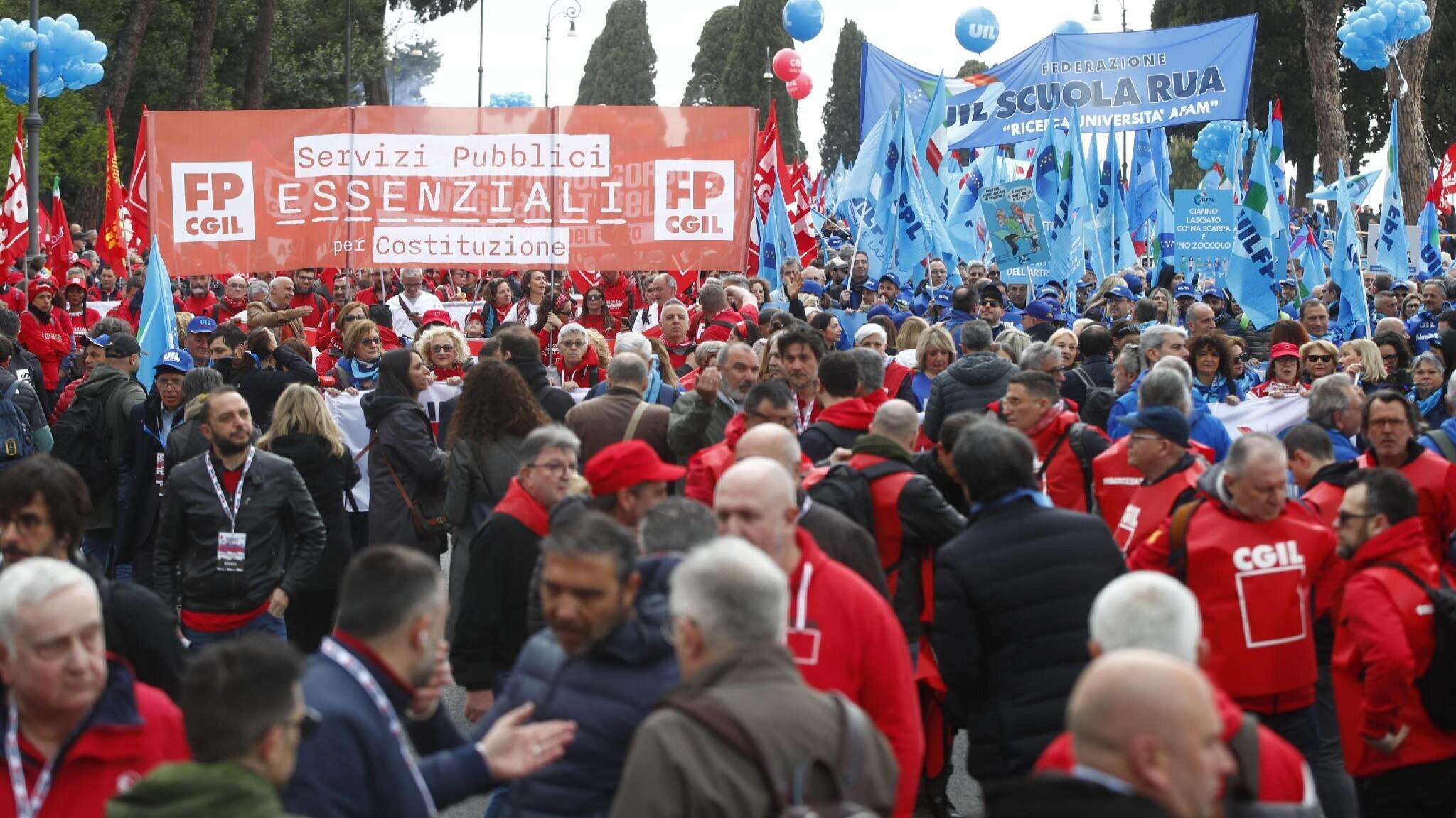 Cgil e Uil in piazza per sanità e sicurezza sul lavoro, Landini: 