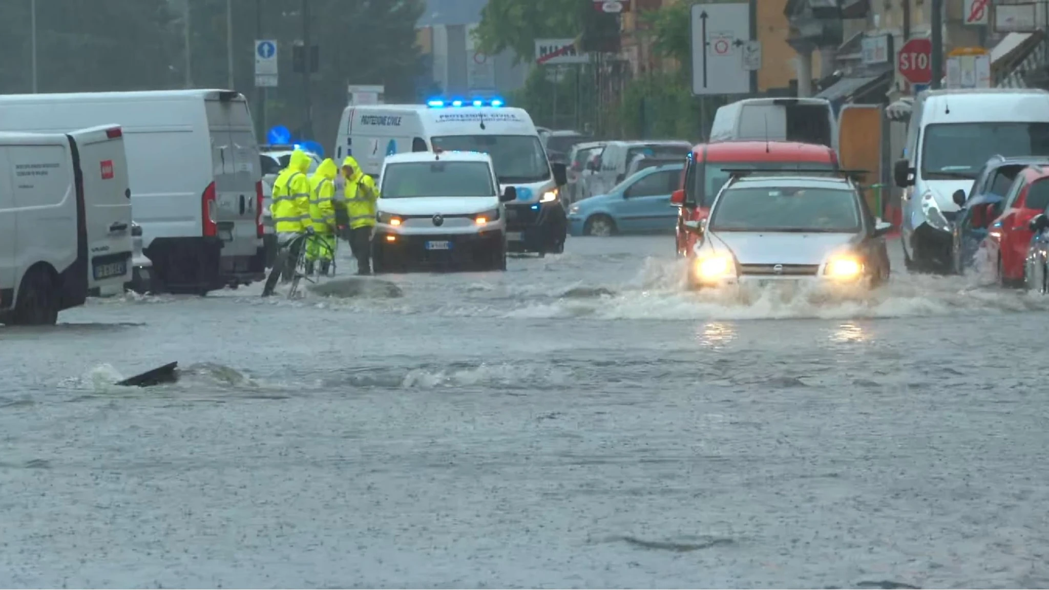 Temporali e venti forti. Allerta gialla in dodici regioni. Da mercoledì arriva l'estate