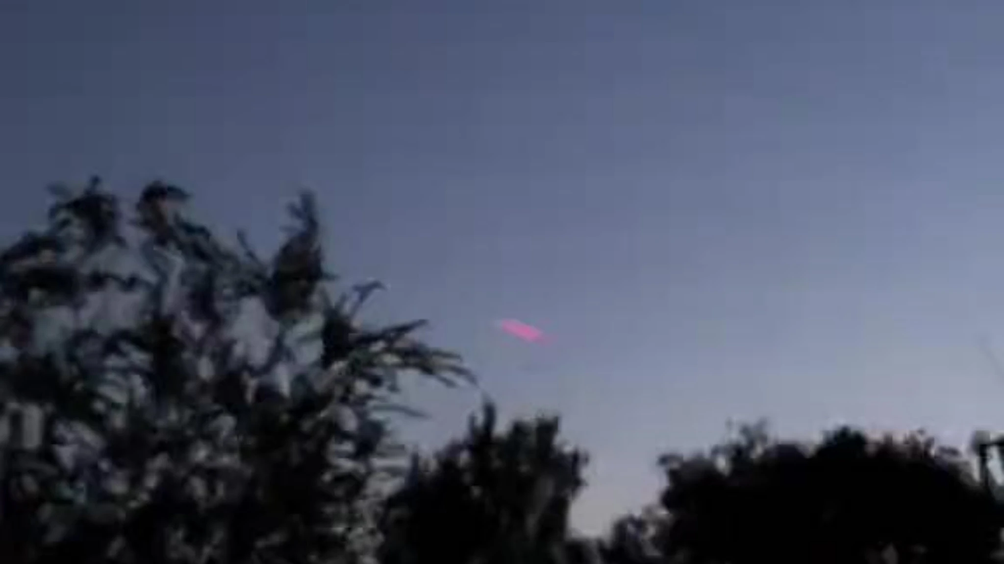Caccia al drone a Zaporizhzhia: gli spari notturni verso il cielo