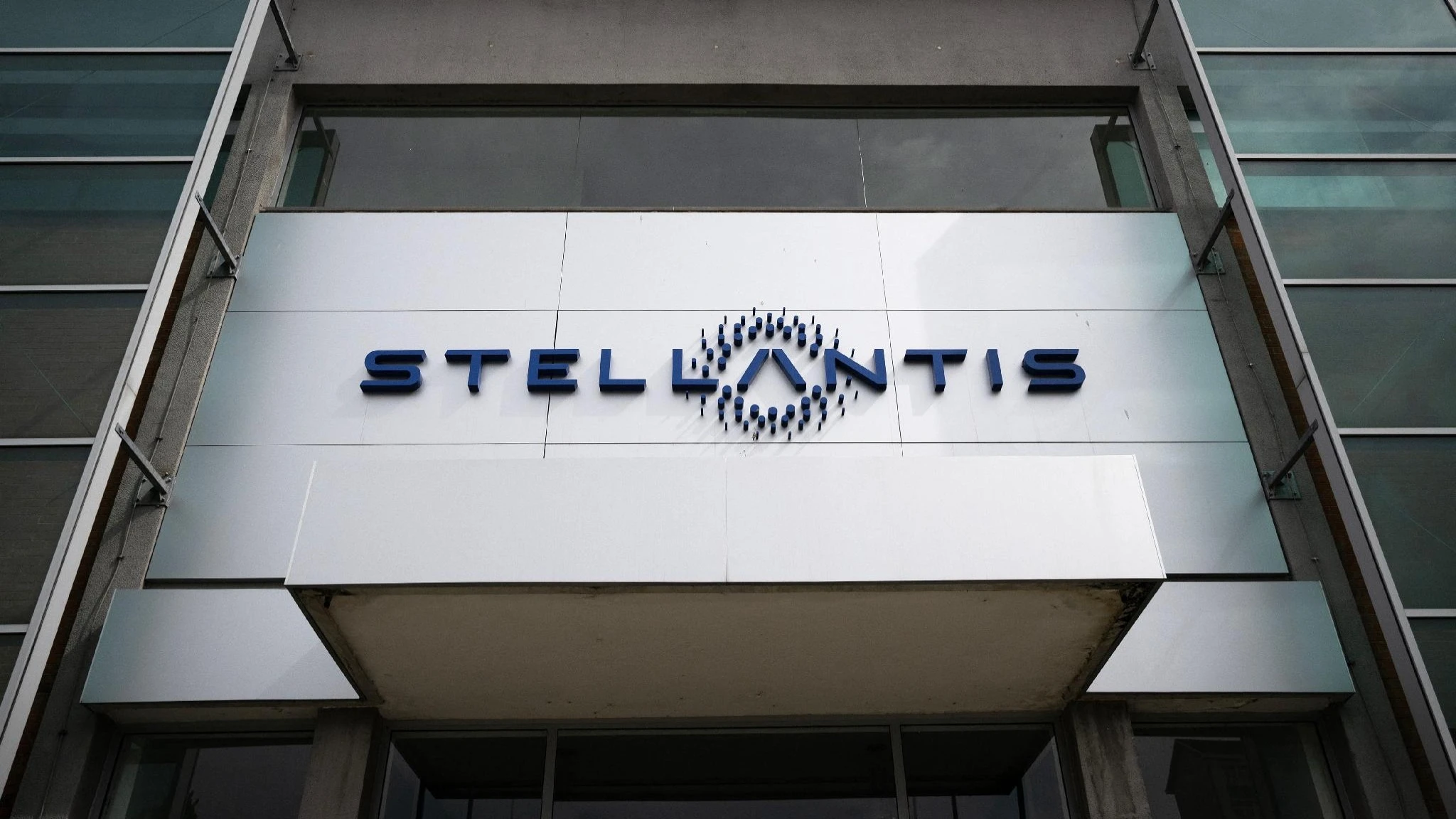 Stellantis, il conto salato della svolta elettrica
