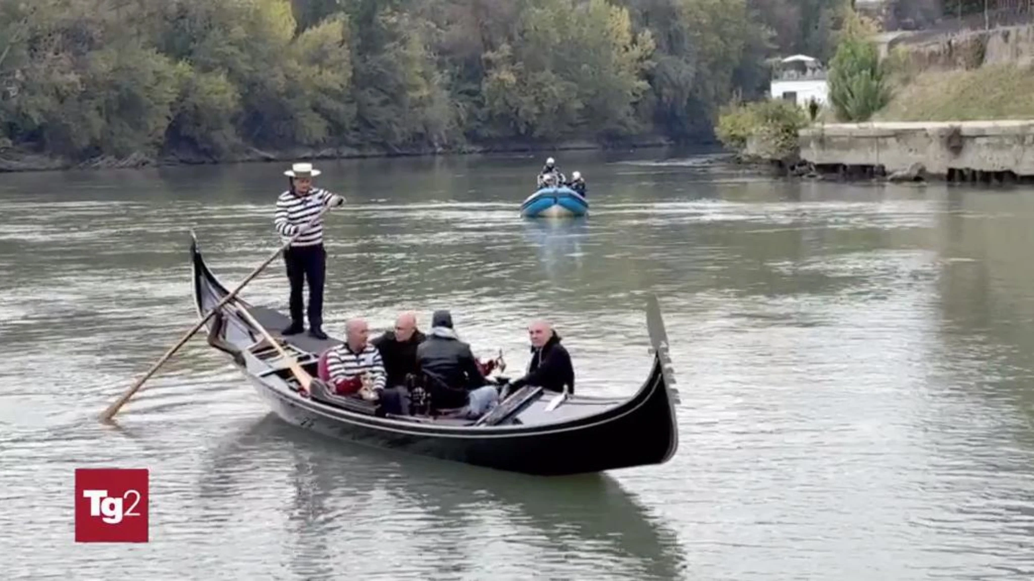 Due gondole veneziane sul Tevere a Roma in occasione del Giubileo, la prima volta nella storia