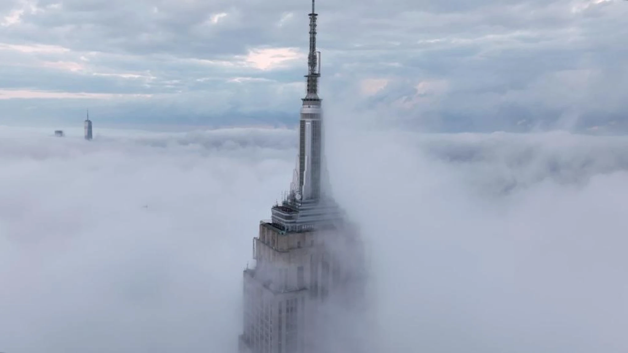 New York scompare nella nebbia, lo spettacolo visto dal drone