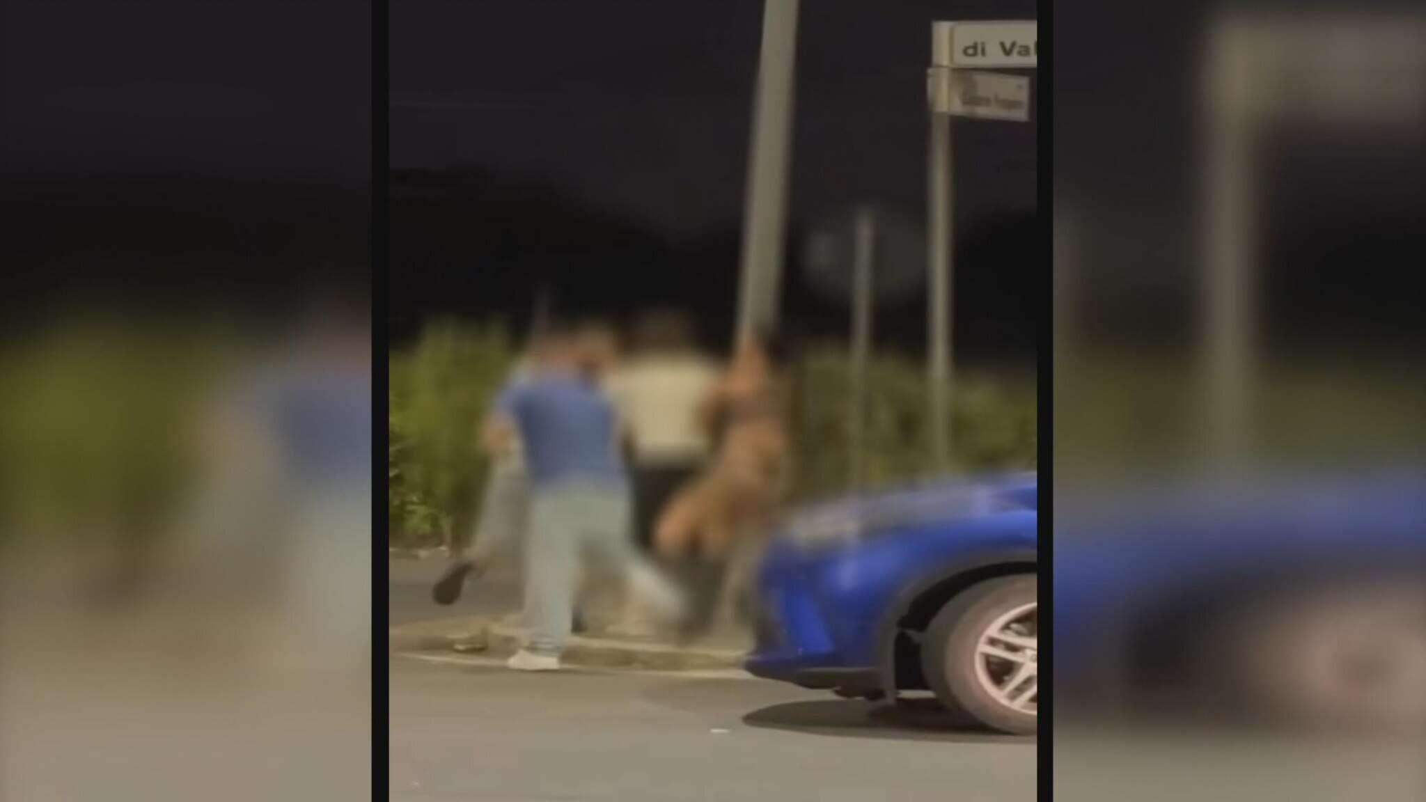 Cinghiate, calci e pugni contro una coppia gay a Roma: il video dell'aggressione