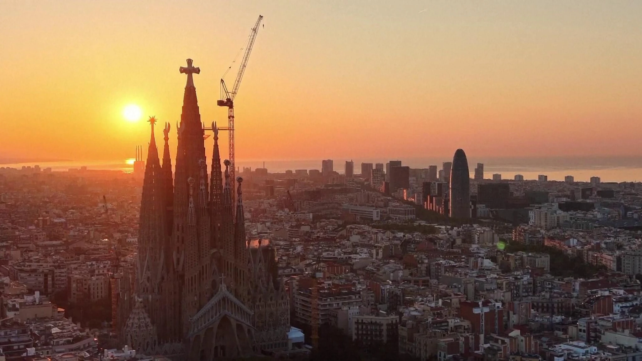 Sagrada Familia, la nuova Torre pronta per l'inaugurazione del Papa: lo spettacolare video del drone