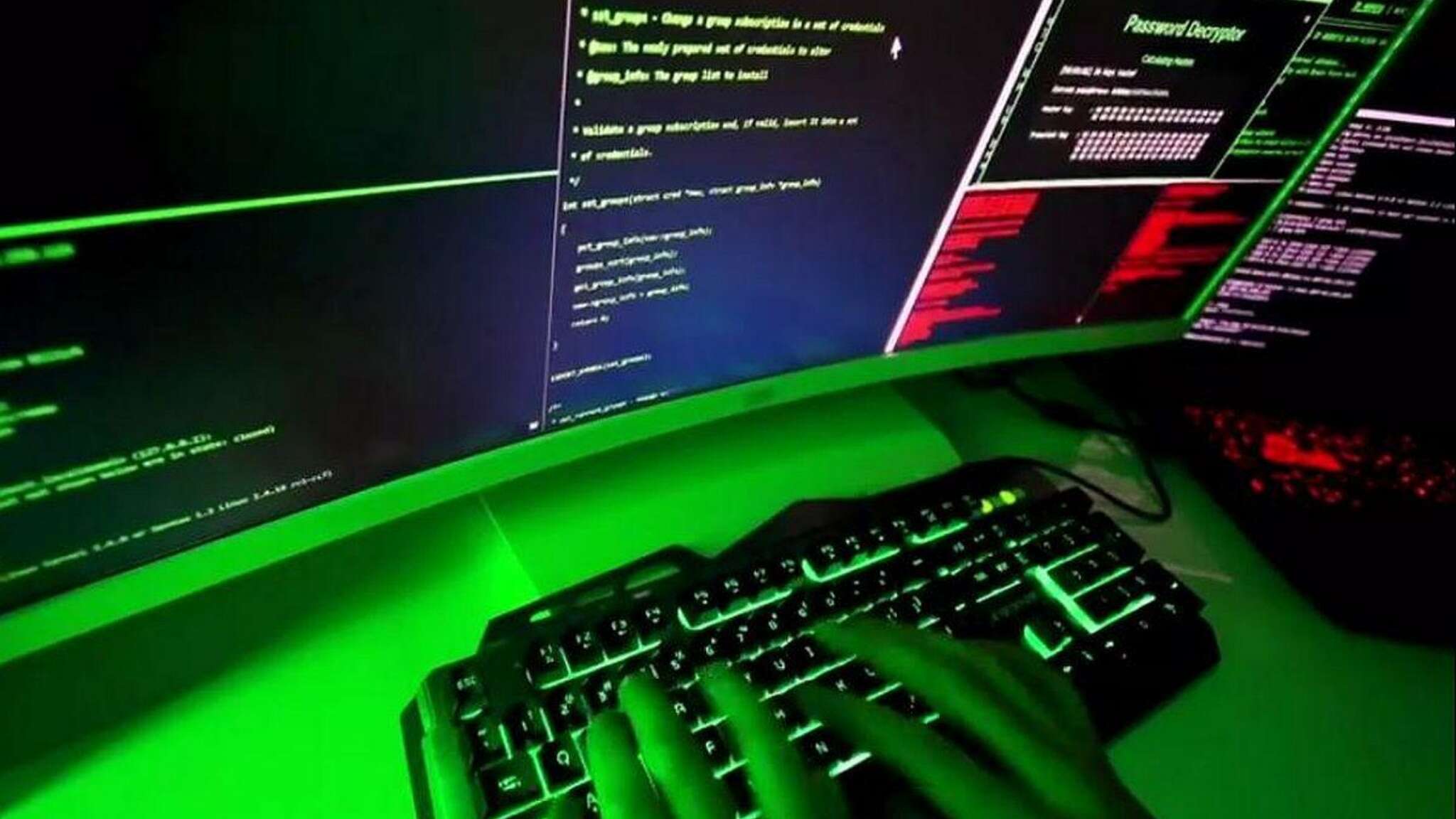 Quinto giorno di attacchi hacker ai siti italiani, Leonardo tra i target