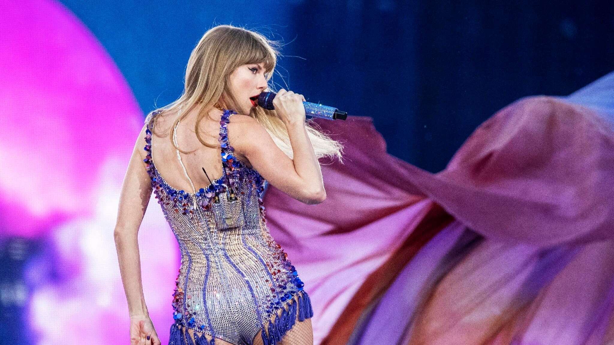 Buon compleanno a Taylor Swift, la regina del pop e dei record