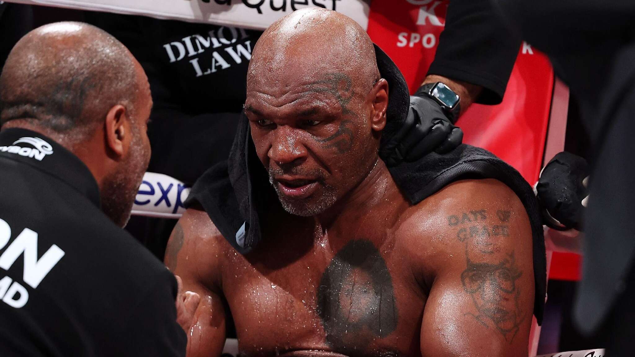 Tyson-Paul chi vince: Iron Mike resta in piedi anche a 58 anni e rimane leggenda della boxe