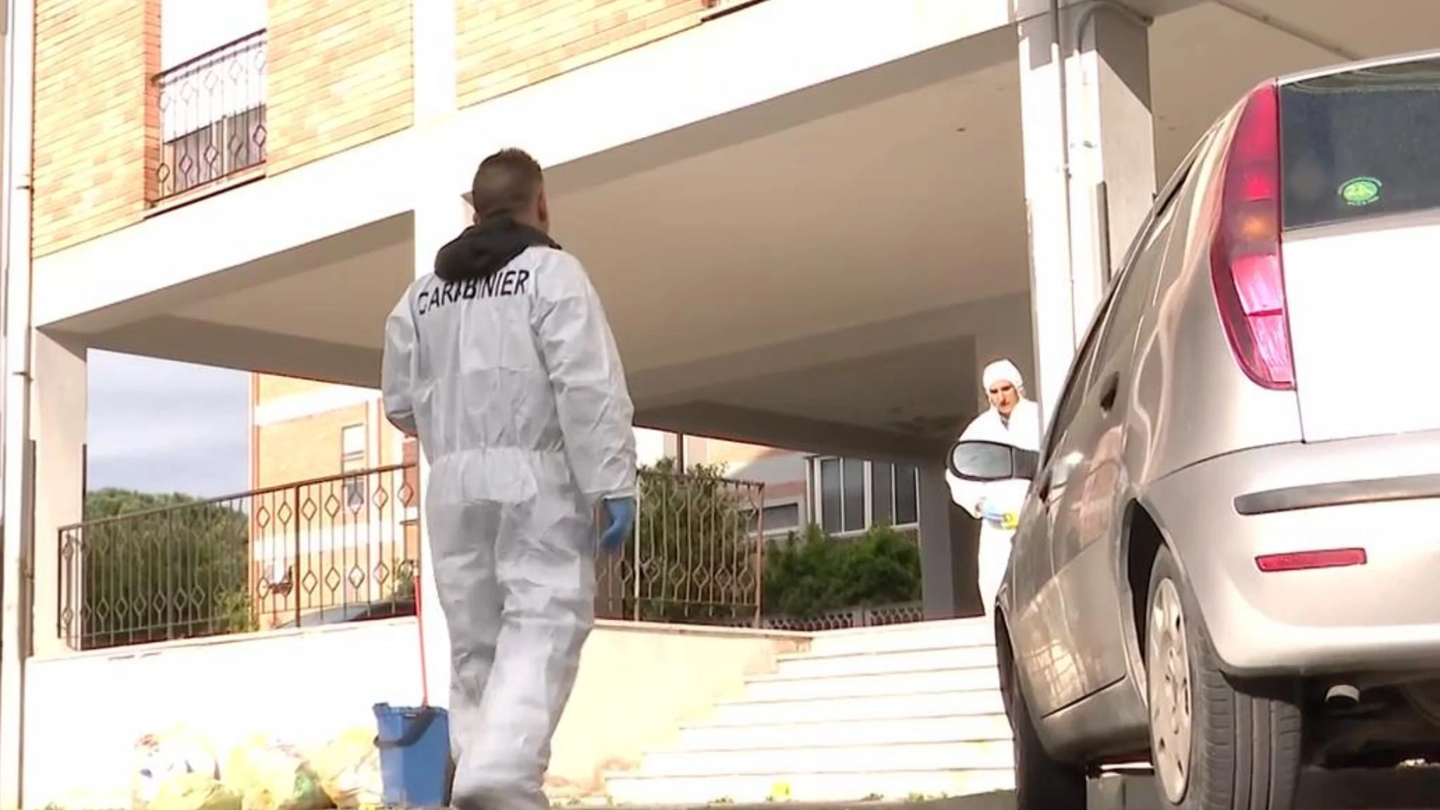 Ragazzo di 23 anni ucciso con un colpo di pistola. Aveva trascorso la serata con gli amici