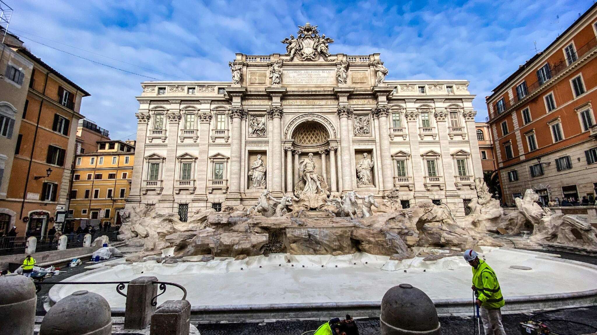 Giubileo, riapre a Roma la Fontana di Trevi dopo manutenzione straordinaria: ingressi contingentati