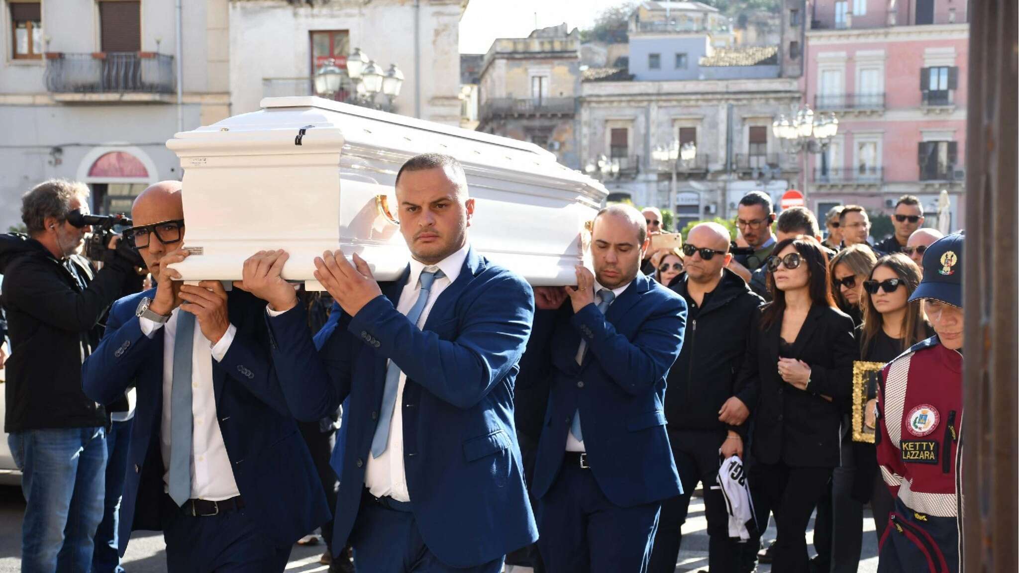 A Lentini folla in chiesa per Margaret Spada. Per l'ospedale 