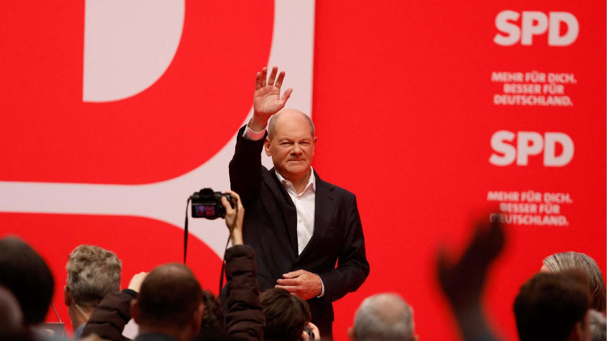 Berlino, il congresso della Spd incorona Olaf Scholz candidato cancelliere: 