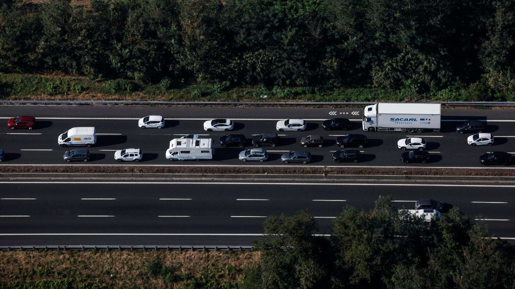 Almeno 8 km di code su A1 Milano-Napoli per un incidente nel tratto tra Anagni e Valmontone