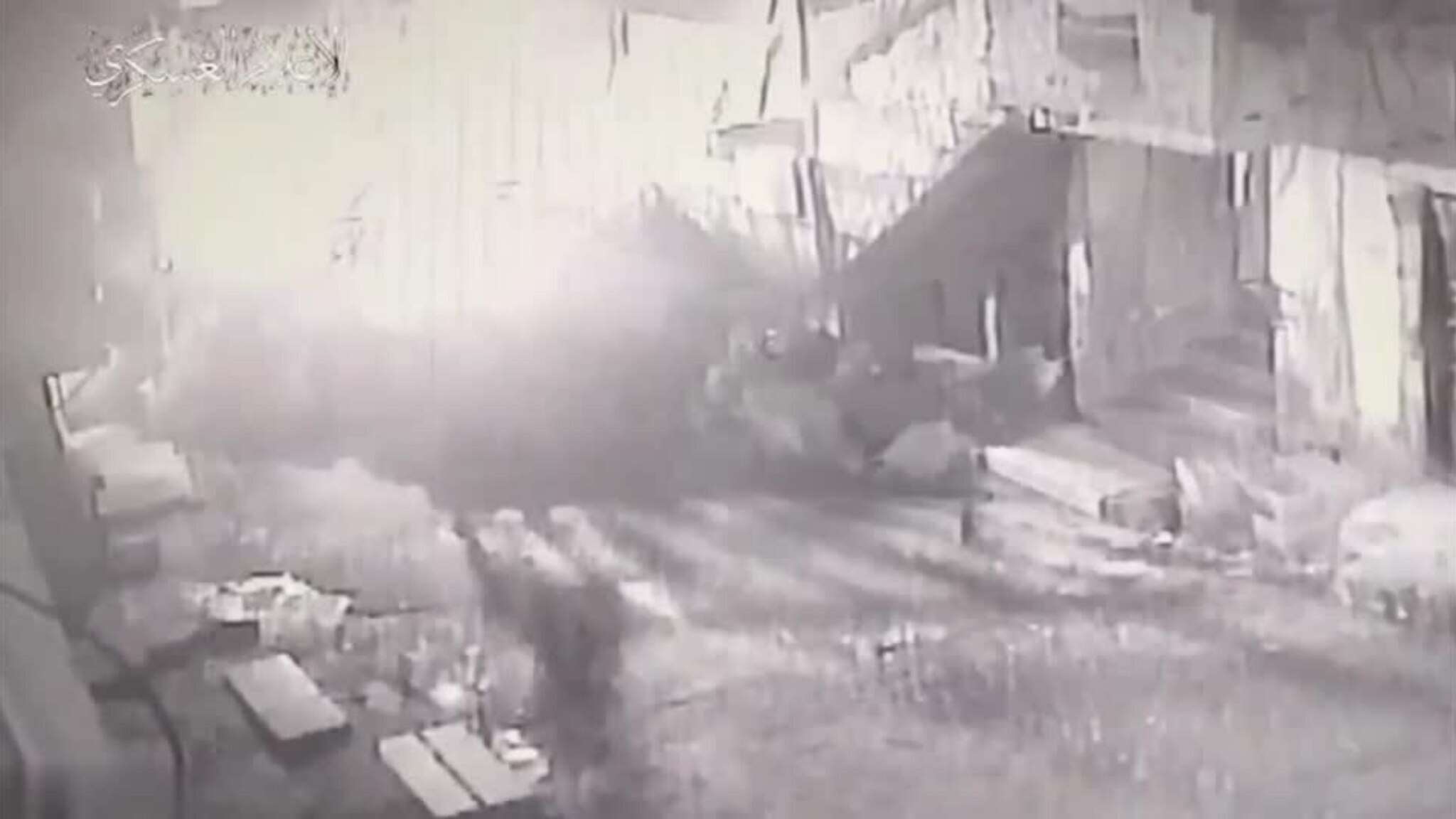 L'esplosione di un bulldozer israeliano, il video diffuso da Hamas 