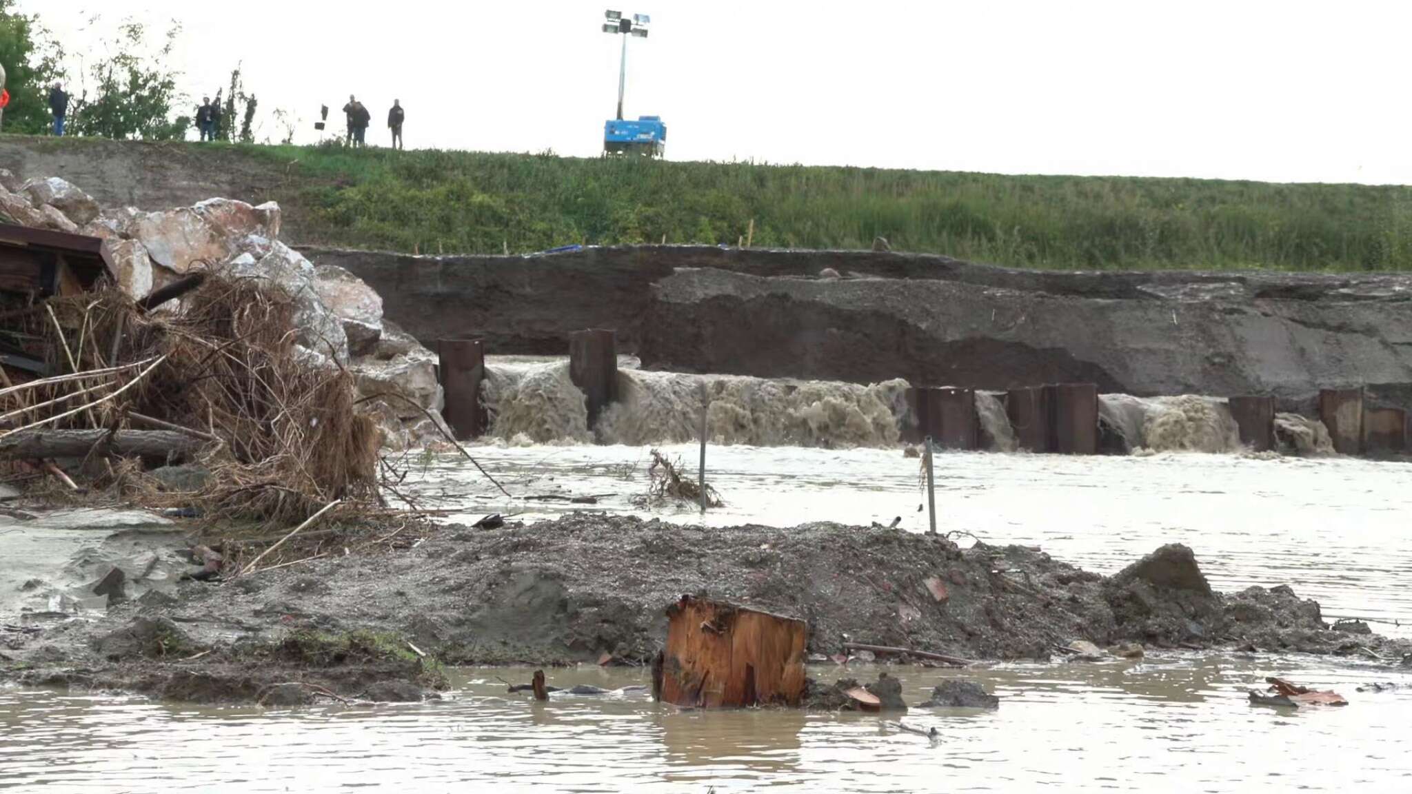 Rottura argine a Traversara, la paura dei residenti: 