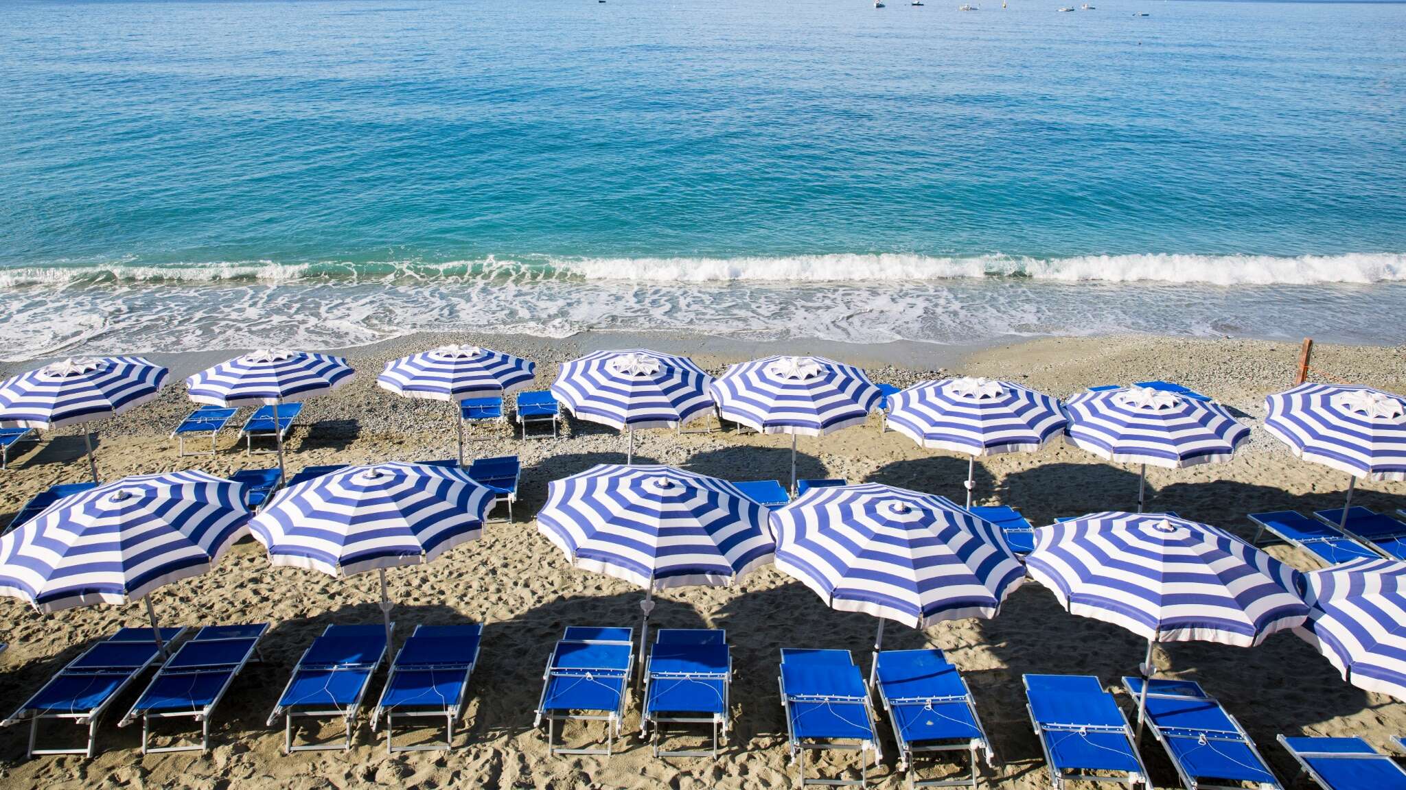 Vacanze 2023 all'insegna dei rincari: aumenti per alloggi, trasporti e spiagge