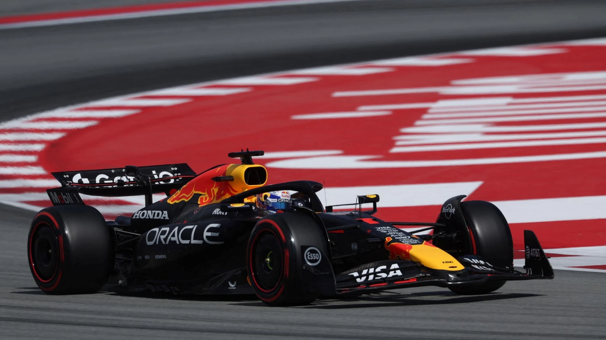 Formula 1, in corso il GP di Spagna: subito sfida Verstappen-Norris