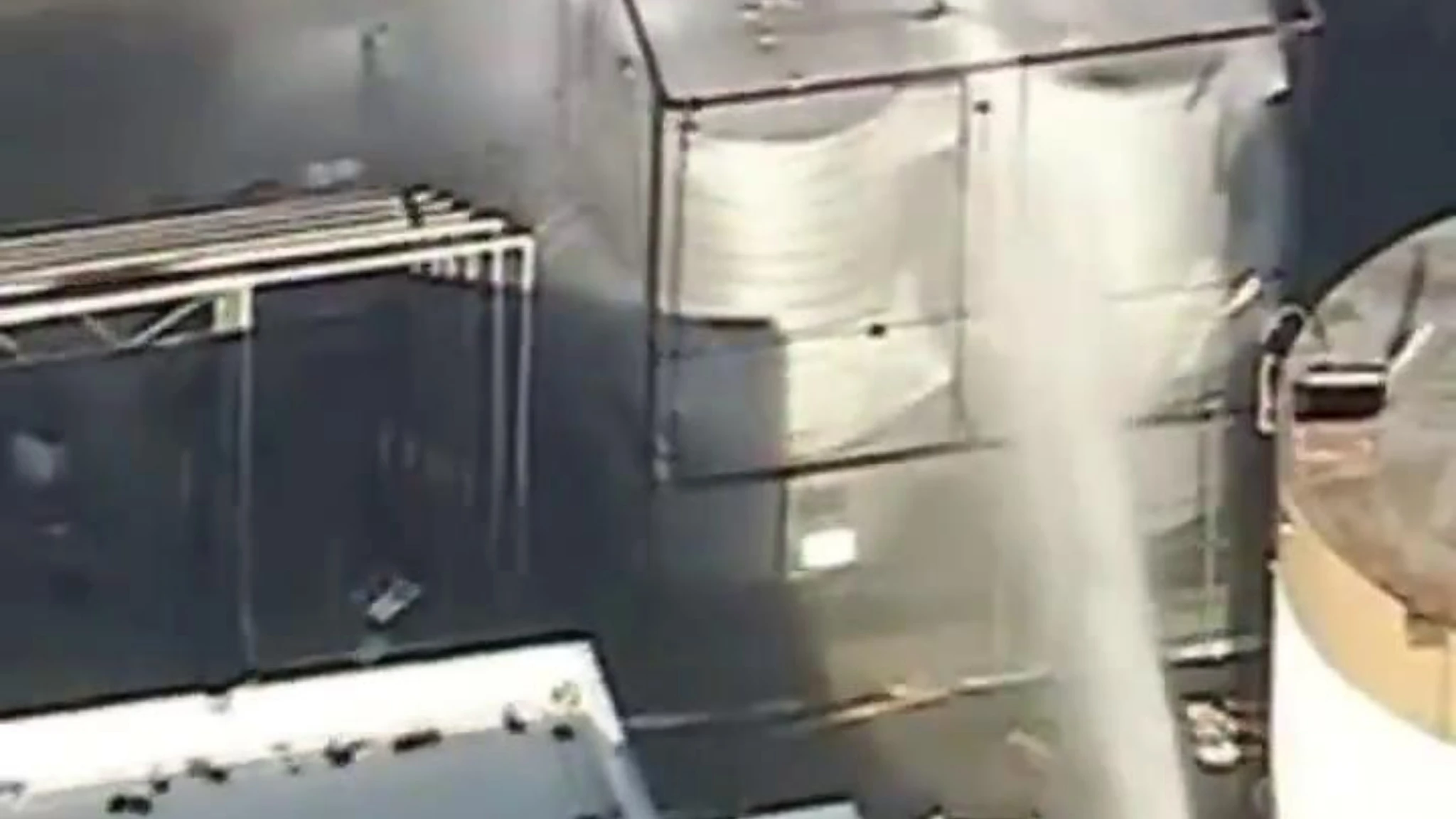 California, perdita di liquido tossico da una cisterna: evacuate 40mila persone