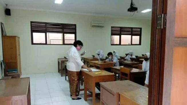 Indonesia Darurat Covid-19, Pemerintah Pusat Masih Nekat Dorong Sekolah Dibuka