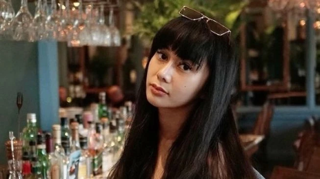 Makin Panas, Denise Chariesta Gandeng Hotman untuk Lawan Dewi Perssik?