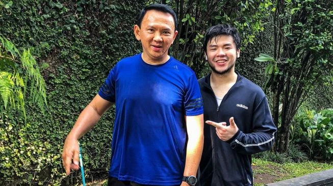 Tampil Brewokan Makin Macho, 7 Potret Nicholas Sean Anak Ahok
