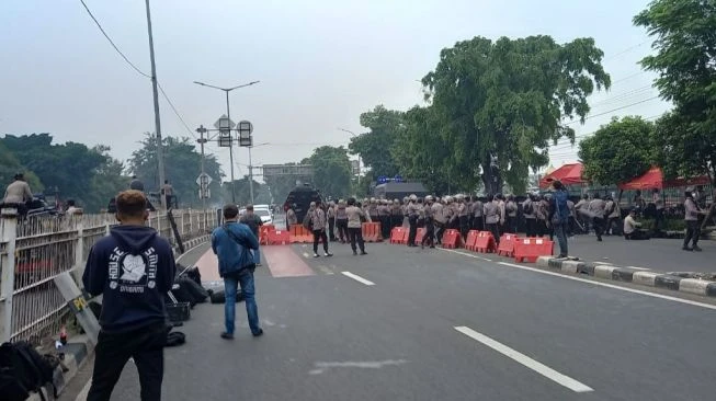 Tangkap Ratusan Simpatisan Rizieq saat Bentrok, Polisi: Ada yang Bawa Sajam
