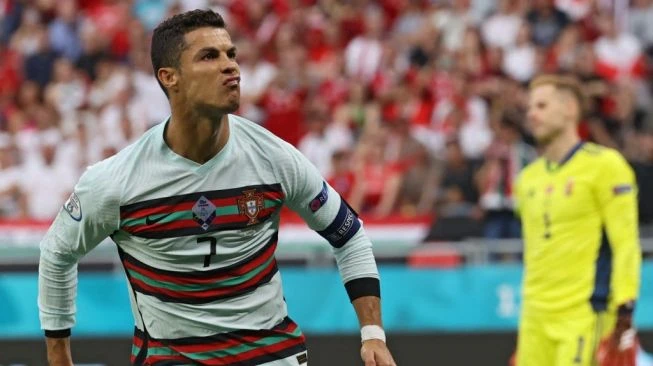 Aksi Ronaldo Bikin Coca-cola Rugi Rp57 Triliun dan 4 Berita Bola Terkini