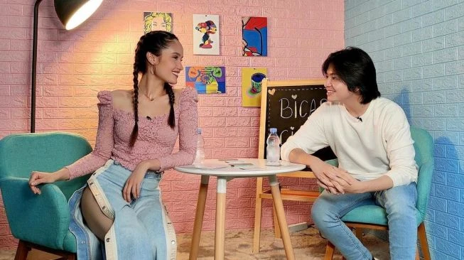 6 Momen Mesra Cinta Laura dan Angga Yunanda, Duh Bikin Baper!