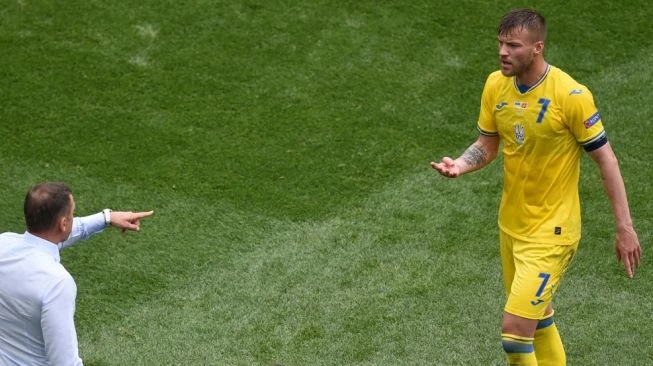 Tren Singkirkan Botol Minuman Belum Berakhir, Kali Ini Giliran Winger Ukraina