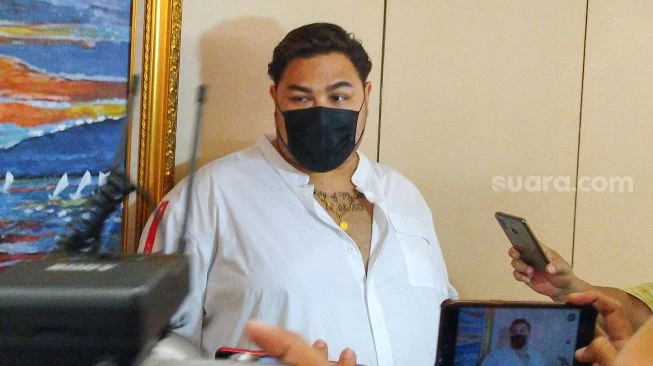 9 Potret Rumah Ivan Gunawan, Bangun Kolam Renang Super Luas