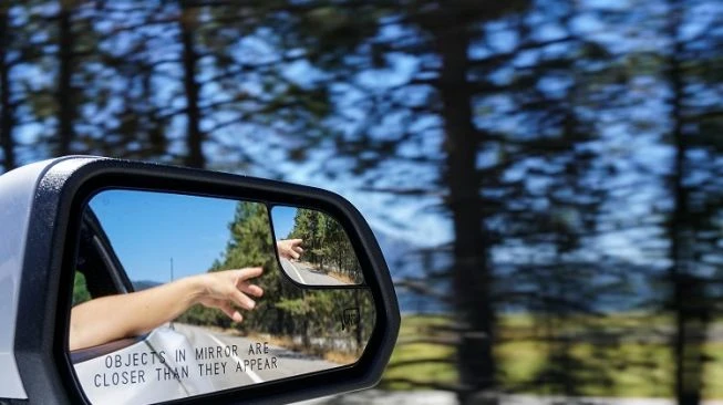 Tips Aman Menyalip Mobil di Jalan Raya: Pastikan Tunggangan dalam Kondisi Prima