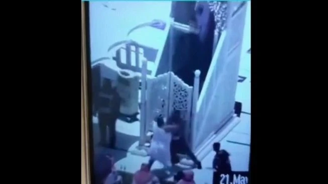 Gagalkan Penyerangan Imam Masjidil Haram, Petugas Ini Disebut Pahlawan