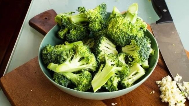 Jaga Tetap Sehat, Yuk Konsumsi 6 Makanan untuk Otak Berikut Ini