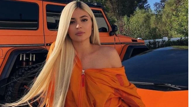Viral Wajah Kylie Jenner 10 Tahun Lalu, Beda Banget!