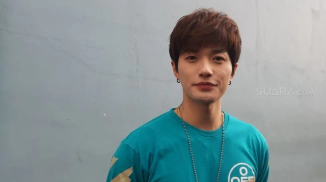 Lee Jeong Hoon Jawab Kabar Bangkrut Gegara Oplas