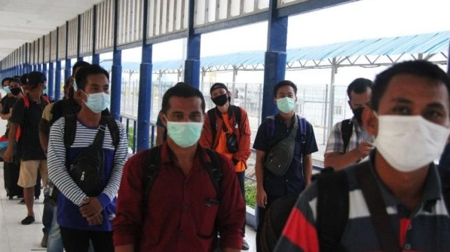 Tak Wajib Karantina, Ribuan TKI Pulang dari Malaysia Lewat Surabaya