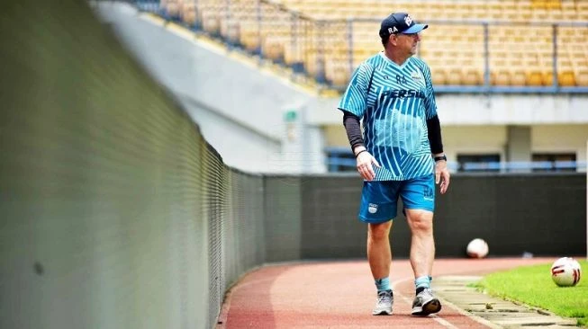 Penyelesaian Akhir Skuat Persib Kembali Jadi Sorotan Robert Alberts