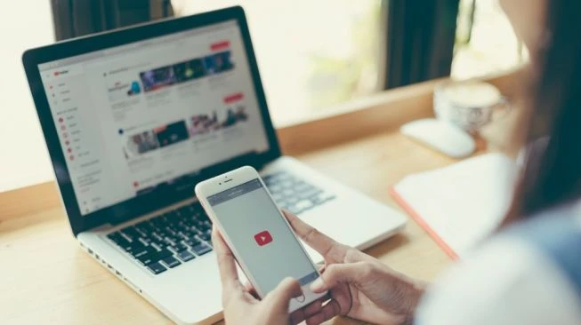 YouTube Uji Coba Tampilkan Komentar di Video Mode Layar Penuh