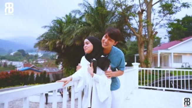 Rayakan Ulang Tahun, Lesti Kejora Dapat Kejutan Mobil Mewah Mercy dari Rizky Billar