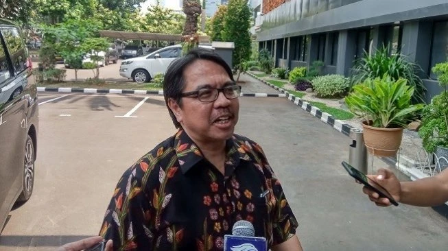 Mayoritas Warga Berpendidikan Perguruan Tinggi Menolak Wacana Jokowi Tiga Periode