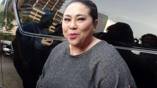 Kenang Masa Lalu, Nunung Akui Pernah Kerja Jadi Penjaga Makam