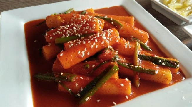 Warganet Sebut Jajanan Pasar Ini Green Tteokbokki, Publik Ikutan Kaget Lihat Wujudnya