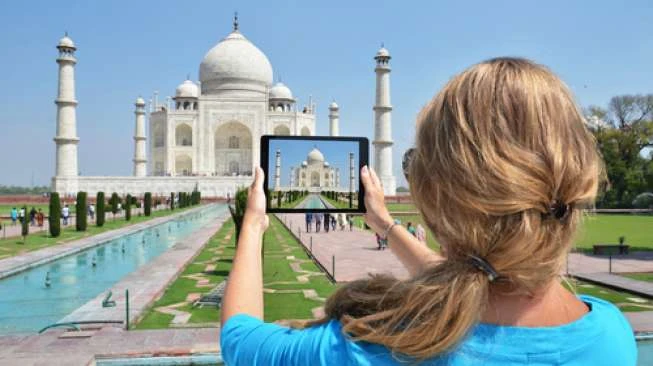 Kasus Covid-19 Belum Turun, India Sudah Buka Kembali Taj Mahal untuk Wisatawan