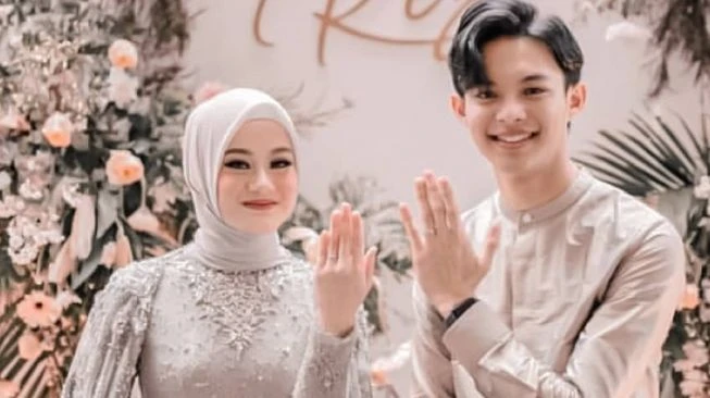 Selamat! Anak Rey Mbayang dan Dinda Hauw Sudah Lahir