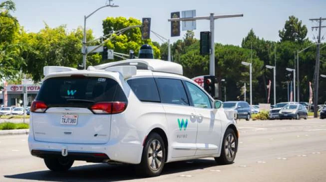 Survei: Banyak Pejalan Kaki Merasa Kurang Aman dengan Mobil Swakemudi