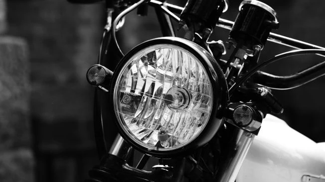 Sembarangan Ganti Bohlam Sepeda Motor, Risikonya Aki Tekor